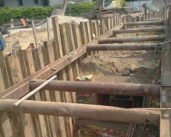 潜江市政箱涵钢板桩支护施工