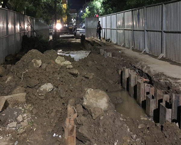 漯河市泰山路污水管网工程钢板桩支护施工